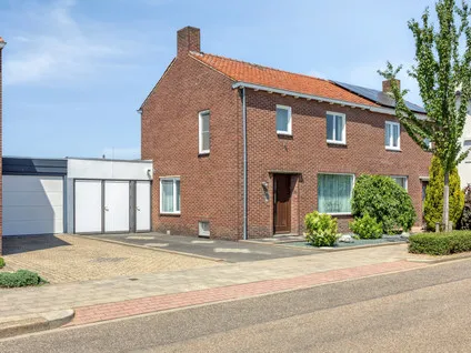 Tussenwoning te koop: Gouverneur Houbenstraat 8, Stevensweert waaronder Bilt Stevensweert