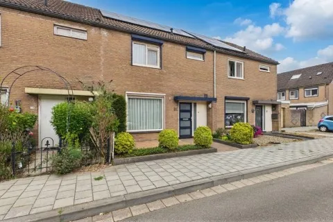 Tussenwoning te koop: Gouwestraat 27, Zeldenrust Terneuzen