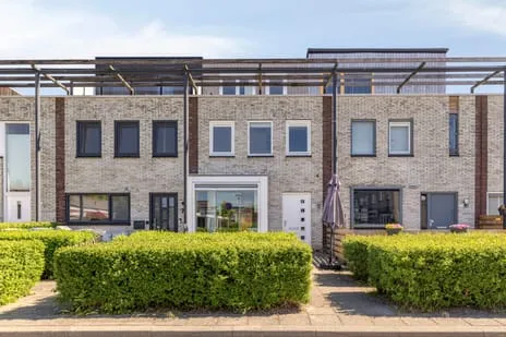 Tussenwoning te koop: Goyastraat 74, Tussen de Vaarten Z.- Zuidwest Almere