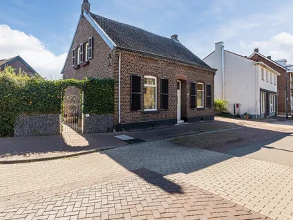 Corner house for sale: Graaf 21, Echt Centrum Echt