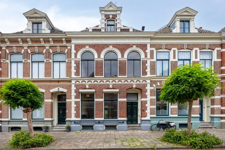 Tussenwoning te koop: Graaf van Burenstraat 30, Noordenbergsingel Deventer