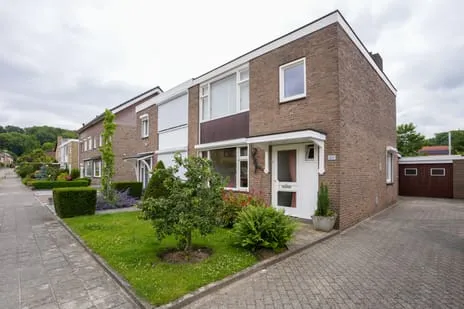 Twee-onder-één-kap te koop: Graaf Wolter Hoenstraat 25, Hulsen-Oostbroek Geulle