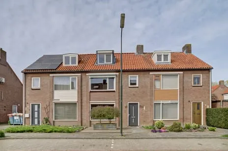 Tussenwoning te koop: Graaf Floris V straat 18, Geertruidenberg-West Geertruidenberg
