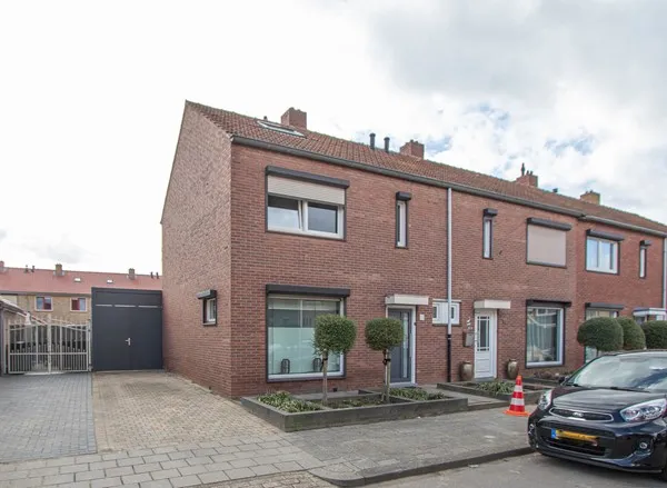 Hoekwoning te koop: Graaf Reinaldstraat 17, Martin Giessen-Bosstraat Swalmen