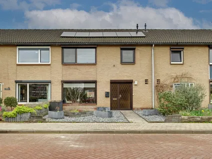 Tussenwoning te koop: Graaf Reinaldstraat 53, Lobith