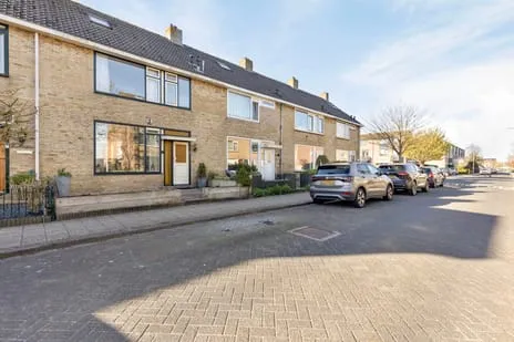 Tussenwoning te koop: Graaf Willem II laan 8, Hoogmade Hoogmade