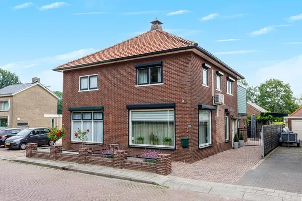 Twee-onder-één-kap te koop: Graafseweg 714, Alverna Wijchen