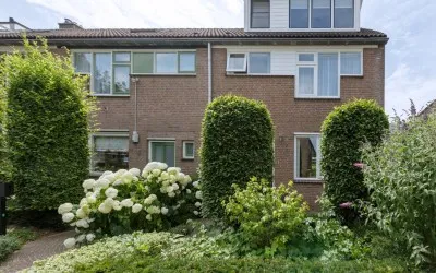 Tussenwoning te koop: Graanhoeve 1, Hoeven Houten