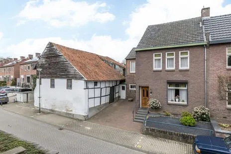 Twee-onder-één-kap te koop: Grachtstraat 24, Strucht Schin Op Geul