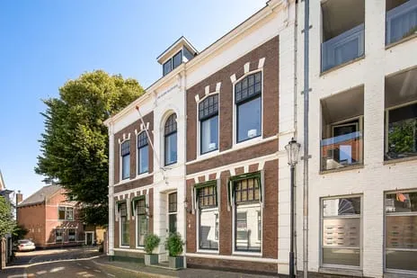 Twee-onder-één-kap te koop: Grachtweg 2, Lisse