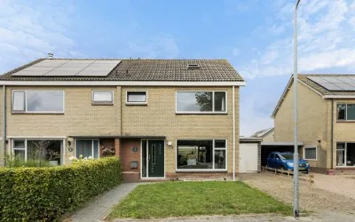 Twee-onder-één-kap te koop: Graldasingel 6, Menaam Oost Menaam