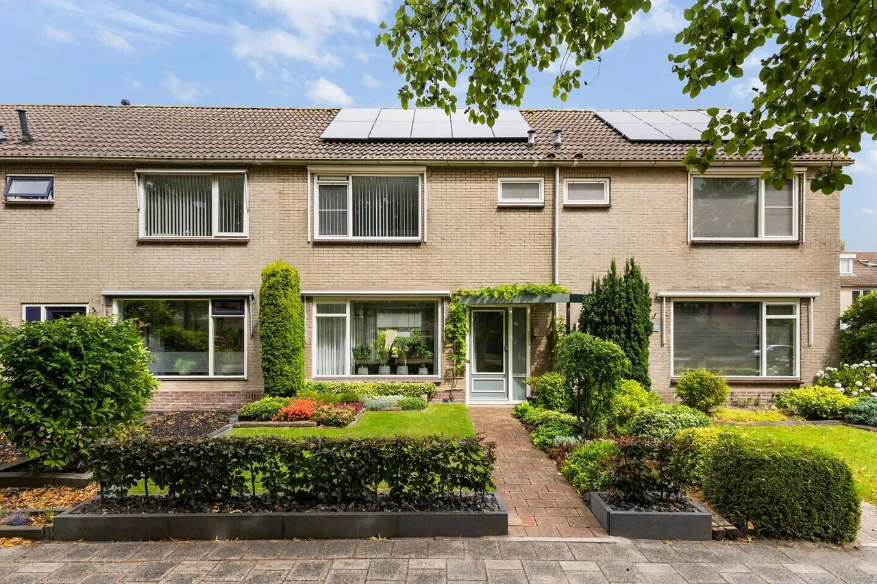 Tussenwoning te koop: Graldastins 41, Stiens