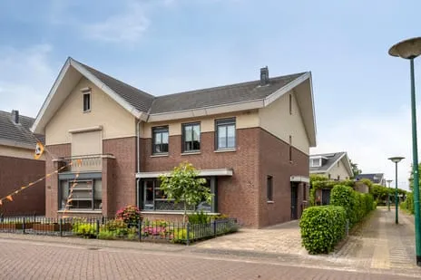 Corner house for sale: Grasklokje 20, Maasbroeksche Blokken Boxmeer
