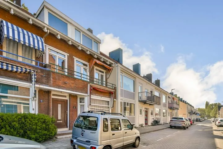 Terraced house for sale: Graswinckelstraat 17, Overschie Rotterdam