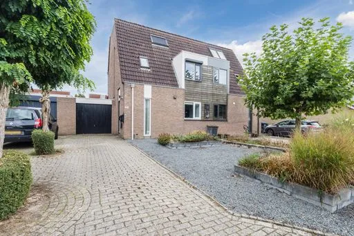 Tussenwoning te koop: Gravendaal 30, Deest