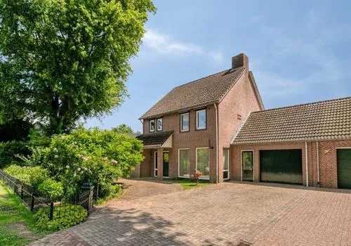 Twee-onder-één-kap te koop: Gravenhof 3, Haps kern Haps