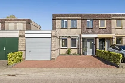 Tussenwoning te koop: Gravensteinerhof 10, Maurik Maurik