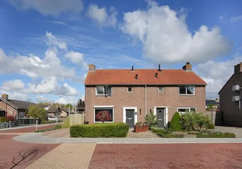 Twee-onder-één-kap te koop: Greffelingsestraat 11, Kern Alphen Alphen