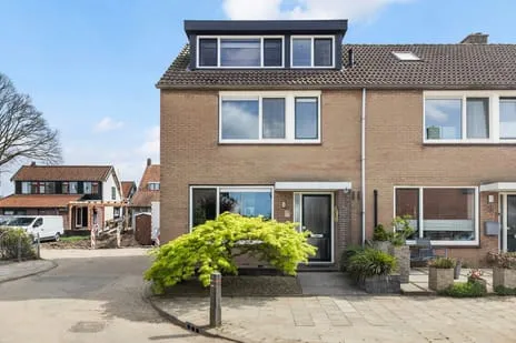 Hoekwoning te koop: Griendstraat 20, Strijen Buitengebied Mookhoek
