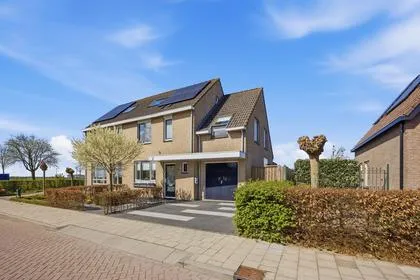 Twee-onder-één-kap te koop: Griendwerkerstraat 82, Nieuwland Lage Zwaluwe