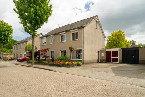 Tussenwoning te koop: Grimberghoek 24, Helmerhoek-Noord Enschede