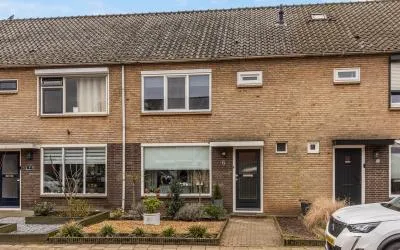Tussenwoning te koop: Grimberglaan 6, Vriezenveenseweg en omgeving Haghoek West Almelo