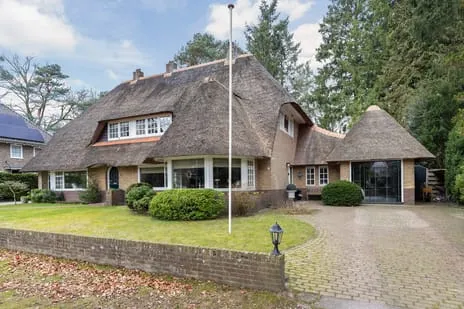 Twee-onder-één-kap te huur: Grindberglaan 2, Berg en Bos Apeldoorn