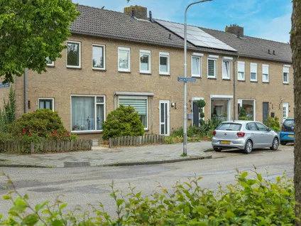 Tussenwoning te koop: Groen Van Prinstererstraat 4, Van Hogendorplaan-West Oss