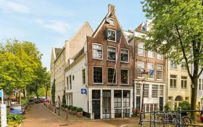 Tussenwoning te koop: Groenburgwal 1, Amsterdam