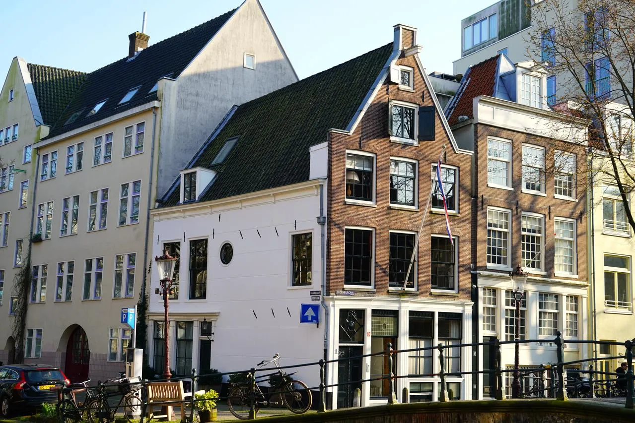 Tussenwoning te koop: Groenburgwal 1, Amsterdam