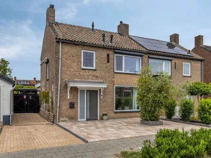 Twee-onder-één-kap te koop: Groene Kruisstraat 112, Dinteloord Dinteloord