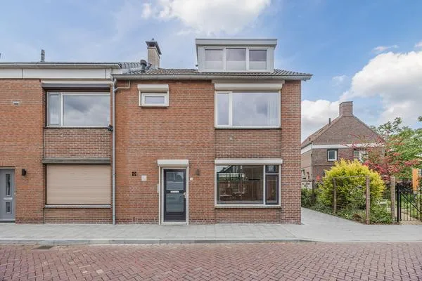 Twee-onder-één-kap te koop: Groene Kruisstraat 25, Dinteloord Dinteloord