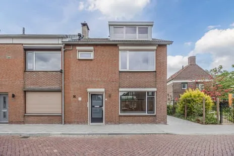 Twee-onder-één-kap te koop: Groene Kruisstraat 25, Dinteloord Dinteloord