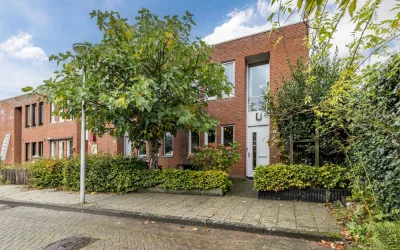 Corner house for sale: Groene Draecklaan 1, Vleuterweide-Noord/Oost/Centrum Vleuten