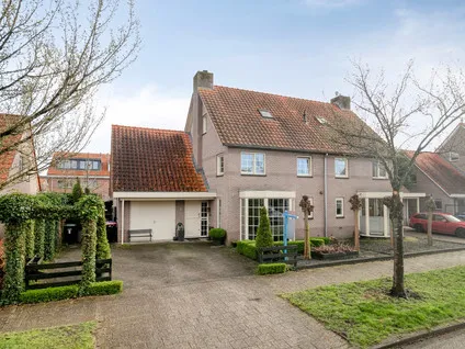 Twee-onder-één-kap te koop: Groene Specht 9, Derde woonwijk Zeewolde