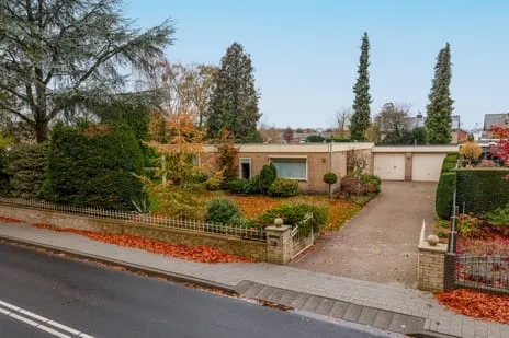 Vrijstaande woning te koop: Groenewoudlaan 82, Bloemenoord Waalwijk
