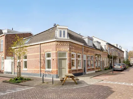Tussenwoning te koop: Groenoordstraat 19, Groenoord Leiden