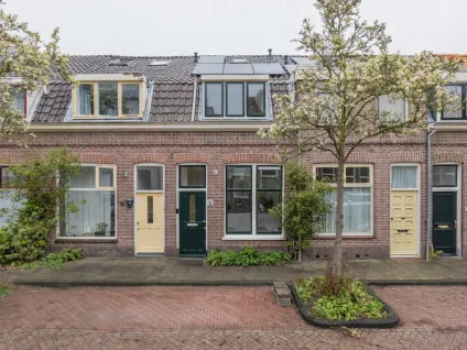 Tussenwoning te koop: Groenoordstraat 8, Groenoord Leiden