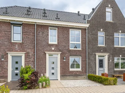Tussenwoning te koop: Grondzeilerstraat 32, Oude-Tonge prinsessenbuurt handelskade Oude-Tonge
