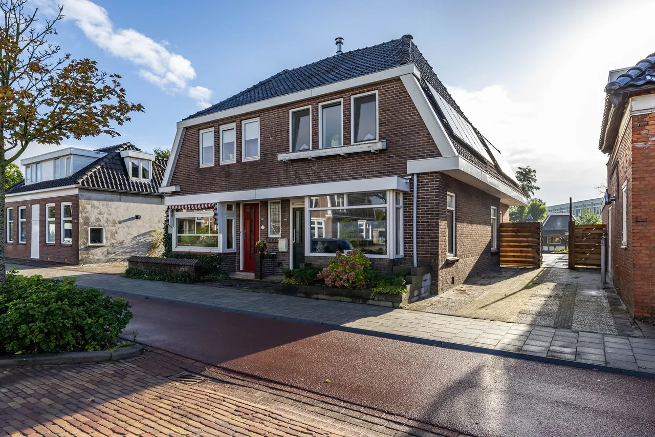 Twee-onder-één-kap te koop: Groningerstraat 246, Assen