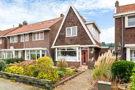 Vrijstaande woning te koop: Groningerstraatweg 219, Bloemenbuurt Leeuwarden