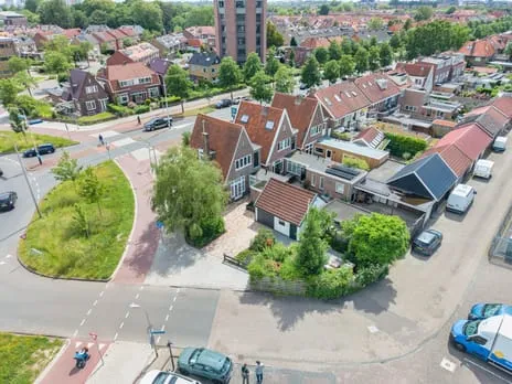 Vrijstaande woning te koop: Groningerstraatweg 237, Bloemenbuurt Leeuwarden