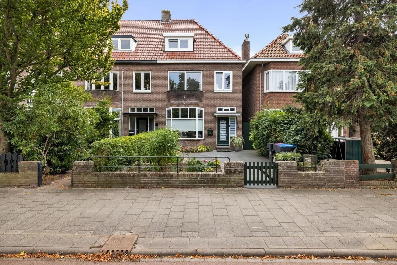 Hoekwoning te koop: Groningerstraatweg 70, Leeuwarden