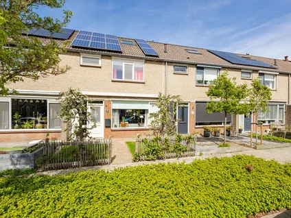 Tussenwoning te koop: Groot Veldsweer 28, Wielwijk-zuid Hardinxveld-Giessendam