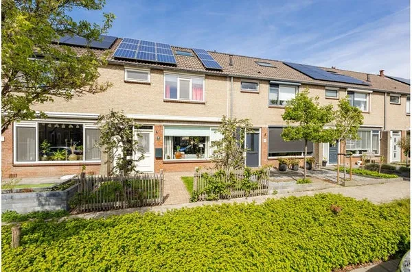 Tussenwoning te koop: Groot Veldsweer 28, Wielwijk-zuid Hardinxveld-Giessendam