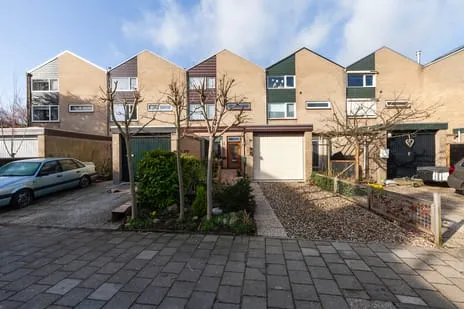 Tussenwoning te koop: Groot Veldsweer 83, Wielwijk-zuid Hardinxveld-Giessendam