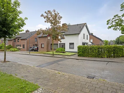 Hoekwoning te koop: Grootveldstraat 1, Limbricht Limbricht
