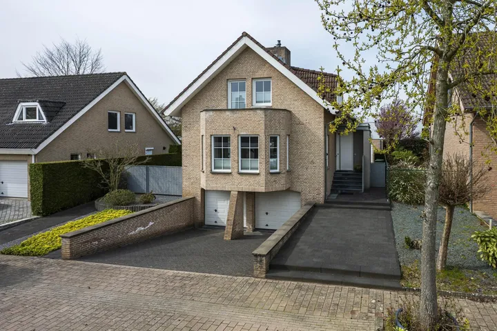 Vrijstaande woning te koop: Gropiusstraat 6, Parkheide Landgraaf