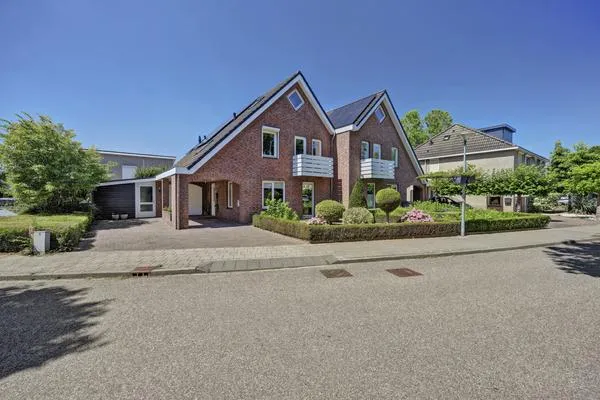 Twee-onder-één-kap te koop: Grote Geer 1, Kern Haalderen Haalderen