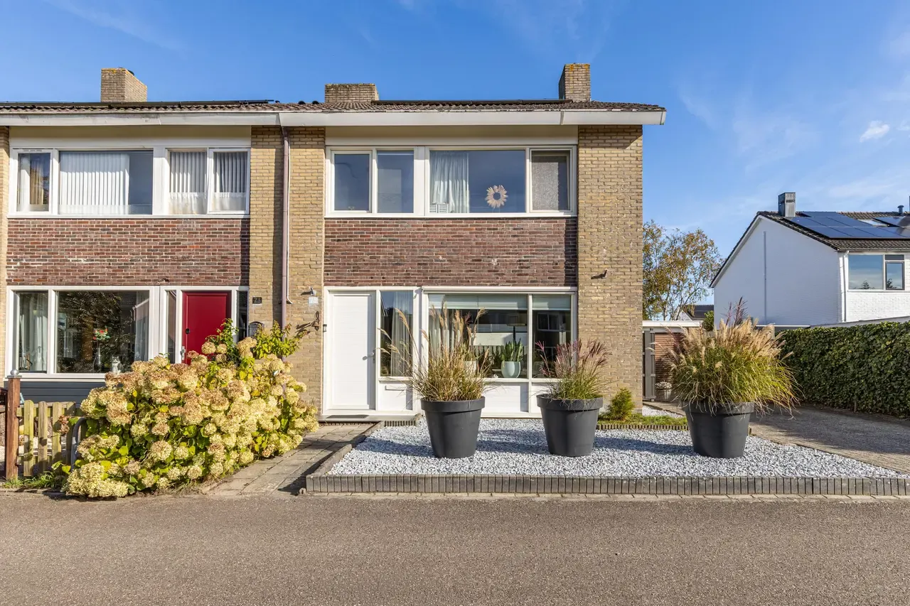 Twee-onder-één-kap te koop: Grote Vaartlaan 75, Veendam